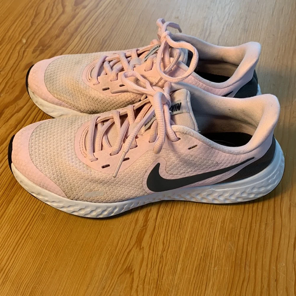 Nike Revolution Sneakers Girls